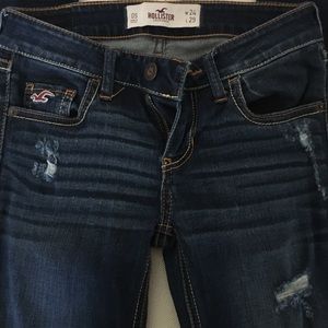 HOLLISTER ripped-skinny JEANS🌹